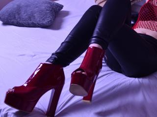 SoniaBrat - online show xXx with a shaved pussy Dominatrix 