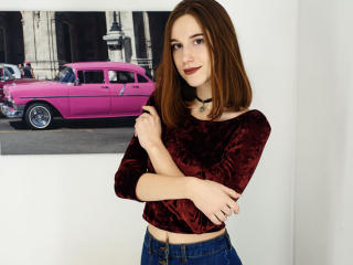 RedTulip - Webcam live x avec cette Ravissante model sexy aux cheveux bruns  