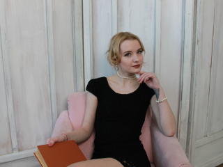 MissAymeline - Show live hard with this White Young lady 