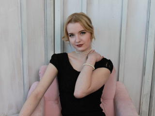 MissAymeline - Chat live sexy with a Young lady with a standard breast 