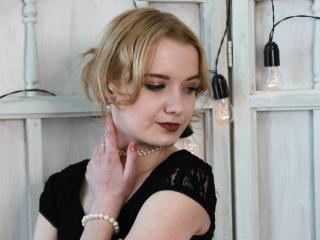 MissAymeline - online show hot with a being from Europe Girl 