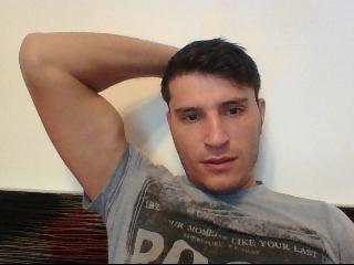 Gentilchriss - Live chat sex avec ce Gay ayant le sexe complètement tondu sur le site XloveCam 