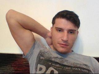 Gentilchriss - Cam en direct avec un Homo avec le sexe entièrement rasé sur le site Xlovecam 