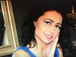 AnacondaMilf - Chat exciting with this European Sexy mother 