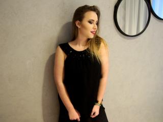 FeelSasha - chat online hard with a slim Hot babe 