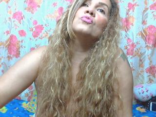 KairaLove - Chat cam nude with this shaved vagina Hot lady 