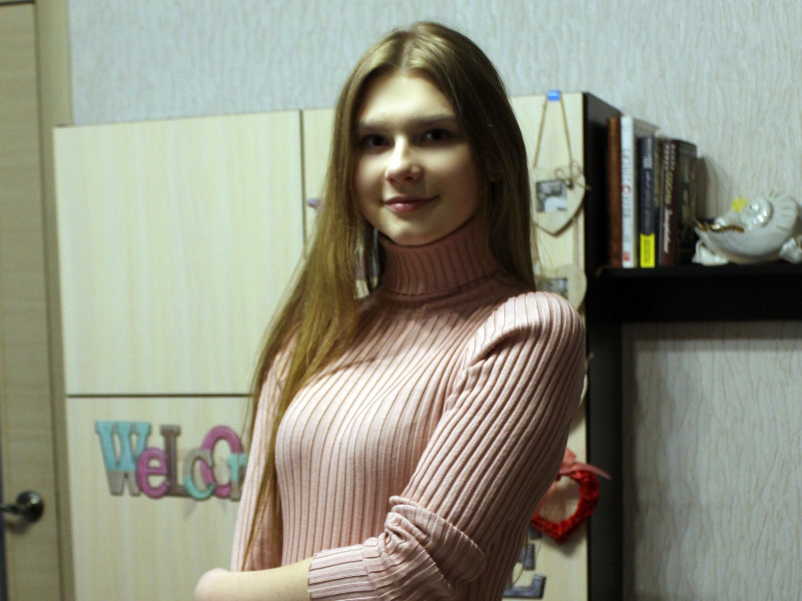 GhostGlory - Chat live exciting with this 18+ teen woman 