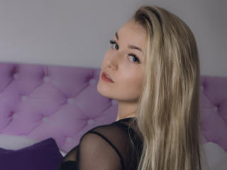 PamelaDarling - Show live hard avec une Magnifique jeune model hot relativementfiliforme sur la plateforme Xlovecam.com 