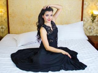 BrunnaExotiq - Chat hard with this shaved private part Girl 