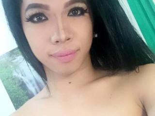 SexySweetCara - Live exciting with this brunet Shemale 