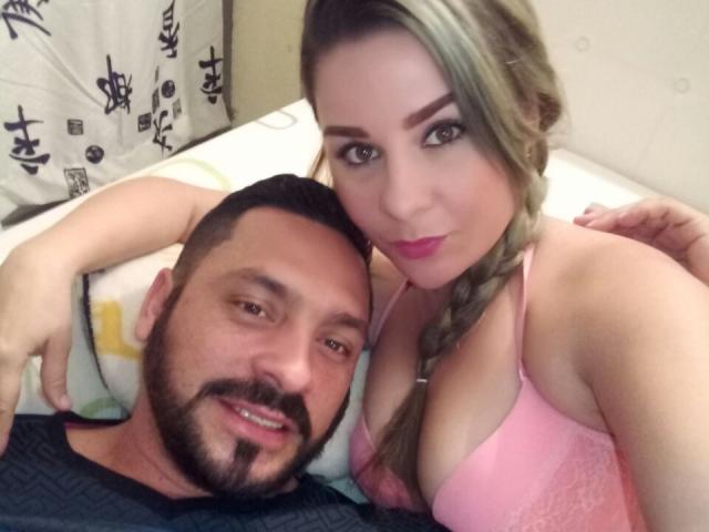 Travelers - Chat cam sex avec ce Couple latino sur la plateforme Xlovecam 
