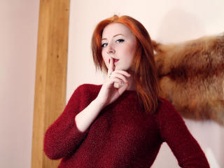 FionaLoveX - Webcam porno avec une Sensationnelle nana bien roulée à la chevelure rousse  