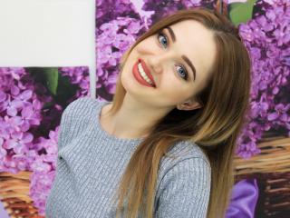 EmiLiaW - Chat live hard avec cette Merveilleuse jeune demoiselle très sexy châtain clair sur la plateforme Xlovecam 