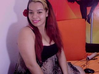 Vallentina - Live chat hot with a charcoal hair Young lady 