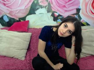 AngelRoxii - Webcam sexy with a chocolate like hair Young lady 