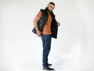 Hevan - Show live excitant avec un Homme aux cheveux bruns foncés sur la plateforme Xlovecam.com 