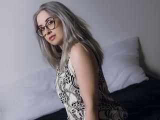 SophiaPassions - Chat hard avec une Merveilleuse maîtresse très sexy plutôt maigre sur le service XloveCam 