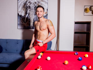 HankRonan - Show live exciting with this Homosexuals with toned body 