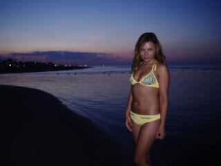 EveMuse - Web cam hot avec cette Splendide jeune nana sexy épilée sur le service XloveCam 