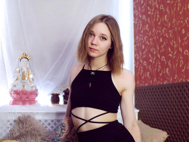 BonnieHarris - Chat live xXx with this shaved intimate parts Young and sexy lady 