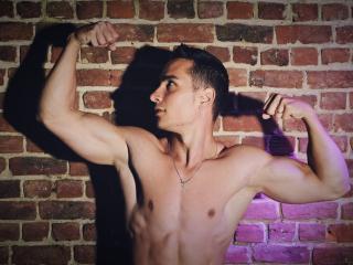 ChristianAndrew - Chat live hot with a Homosexuals with well built 