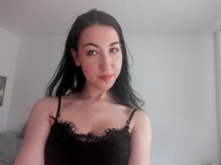 DelicateJackie - Webcam xXx with a Young lady with average boobs 