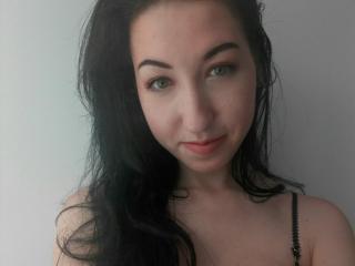 DelicateJackie - Webcam live en direct avec une Divine demoiselle sexy relativementmince  