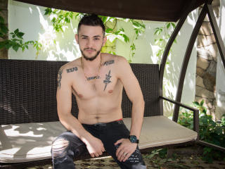 AndyHabibi - Chat cam xXx avec un Homme avec un corps d'hercule  