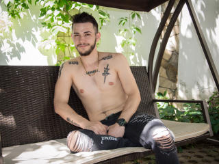 AndyHabibi - Live cam x avec ce Homme maghrébin sur le service Xlovecam.com 