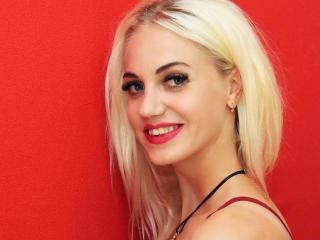 EmberBelle - Chat live xXx with a gold hair College hotties 