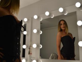 ArianaAnne - online show sex with a White Young and sexy lady 