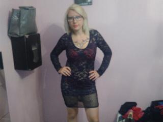 FrancaiseAmandaSexy - Video chat sex with this golden hair Sexy babes 