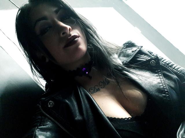 MistressDiva69 - Live chat xXx with a charcoal hair Fetish 