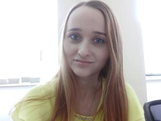 ErikaCute - online chat exciting with this lanky Girl 