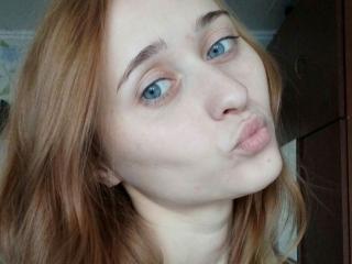 ErikaCute - Live chat sex with a White College hotties 