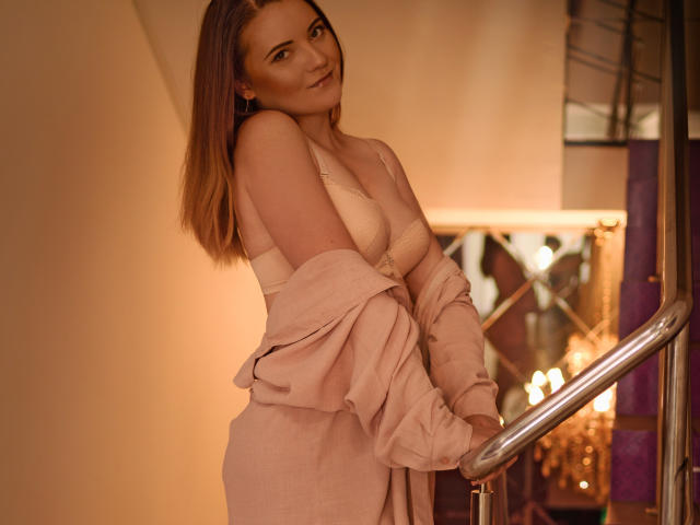 ReyaMagnifique - Live porn &amp; sex cam - 5480431