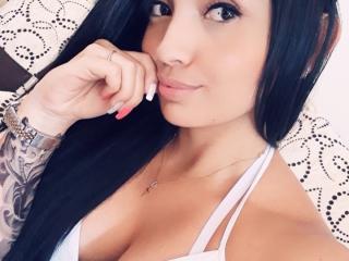 NicoletteX - Web cam hot avec une Ravissante jeune model sexy au sexe totalement épilé sur le service Xlove 