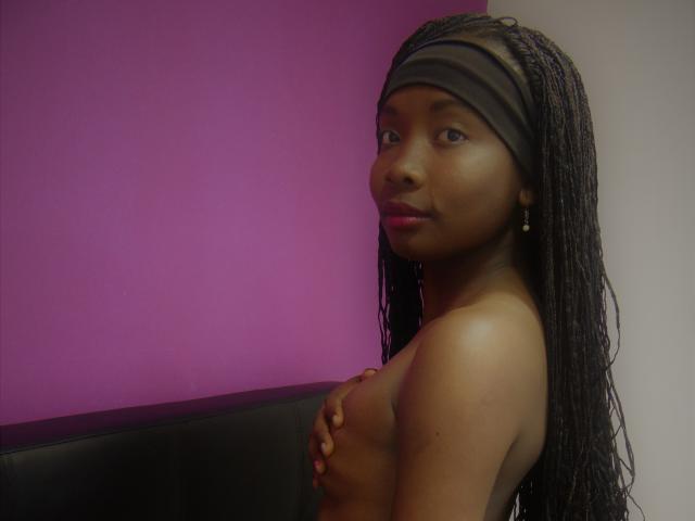 EbonyLiliX - online chat exciting with a latin Young lady 