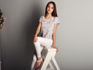 BriannaArt - Webcam intime avec une Fabuleuse canon hot à la crinière noire sur Xlove 