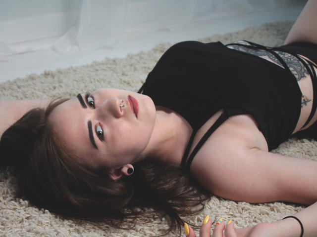 SandraElegant - Chat live hard avec cette Divine jeune jeune camgirl sexy sur Xlove 