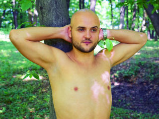BigJasonX - Chat intime avec un Homo avec des cheveux bruns foncés sur le site Xlovecam 