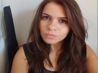 HotMina - chat online xXx with this brown hair Young and sexy lady 