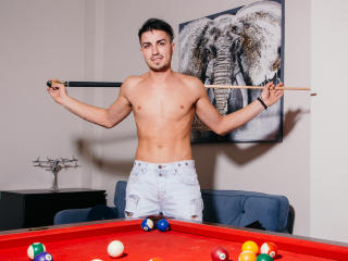 BruceMattias - Live cam exciting with a Men sexually attracted to the same sex with toned body 