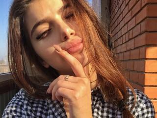 LunaRespect - Chat cam nude with this amber hair 18+ teen woman 