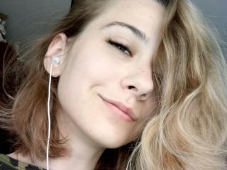 TinaRun - Cam sexy with a fit constitution 18+ teen woman 