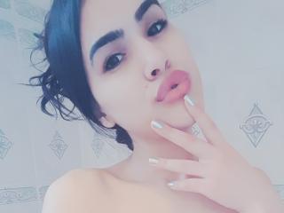 JessieDebra - Chat live porn with this shaved pubis 18+ teen woman 