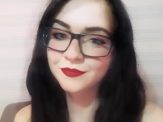 LucyAngel69 - Chat live intime avec une Incroyable jeune nana sexy à la chevelure noire sur Xlovecam 
