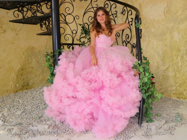 NyushaClark - Chat cam sexe avec une Magnifique model bien roulée européenne sur Xlovecam.com 