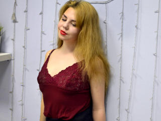 ErinFane - Live porn with a shaved private part Young lady 