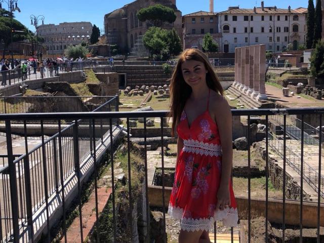 AttractiveReese - Live chat en direct avec cette Séduisante créature en chaleur épilée sur le site Xlovecam.com 